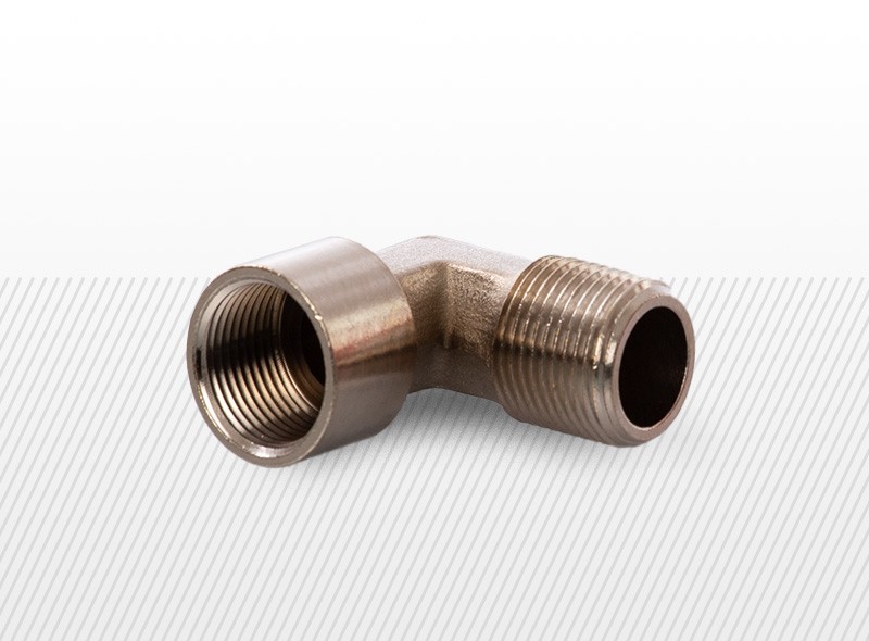 Pneumatický adaptér L-koleno vonkajší–vnútorný