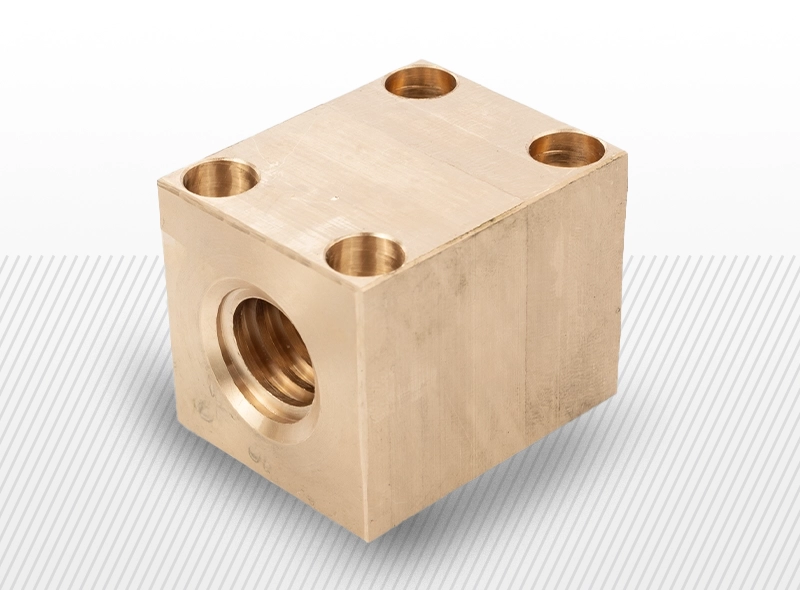 Štvorcová matica bronzová s otvormi QBF